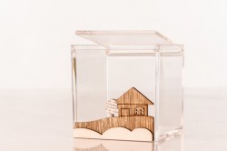 scatolina portaconfetti cubo in plexiglass e applicazione paesaggio in legno